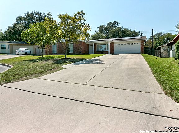 2nd image of 126 Surrey Ln