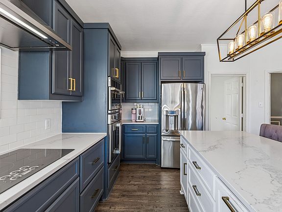 4th image of 405 Stoneleigh Cir