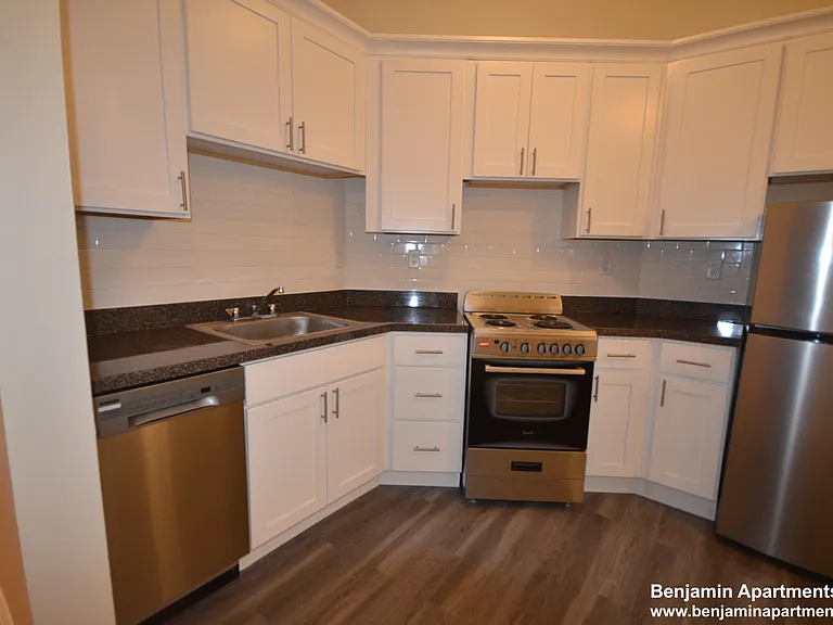 1589 Beacon St #4 — Photo 3
