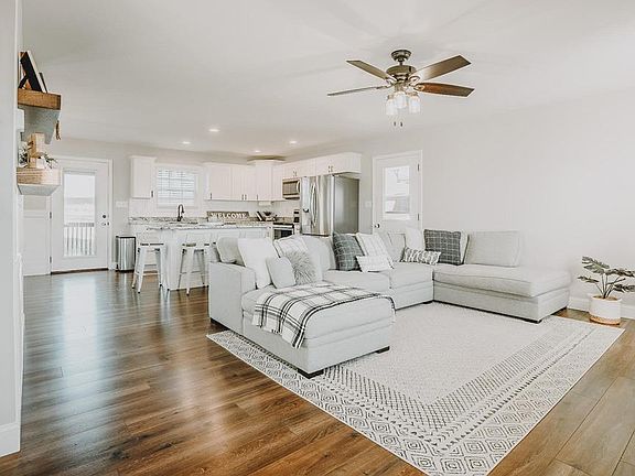 3rd image of 4548 Westover Pl