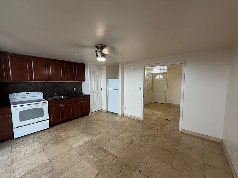 254 Kaiulani Ave — Photo 1