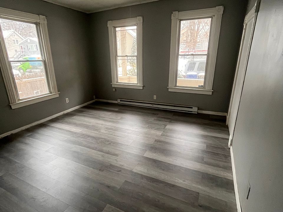 2nd image of 115 New Hanover Ave #A
