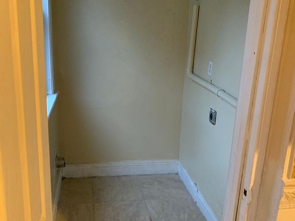 3rd image of 419 Wood Ave