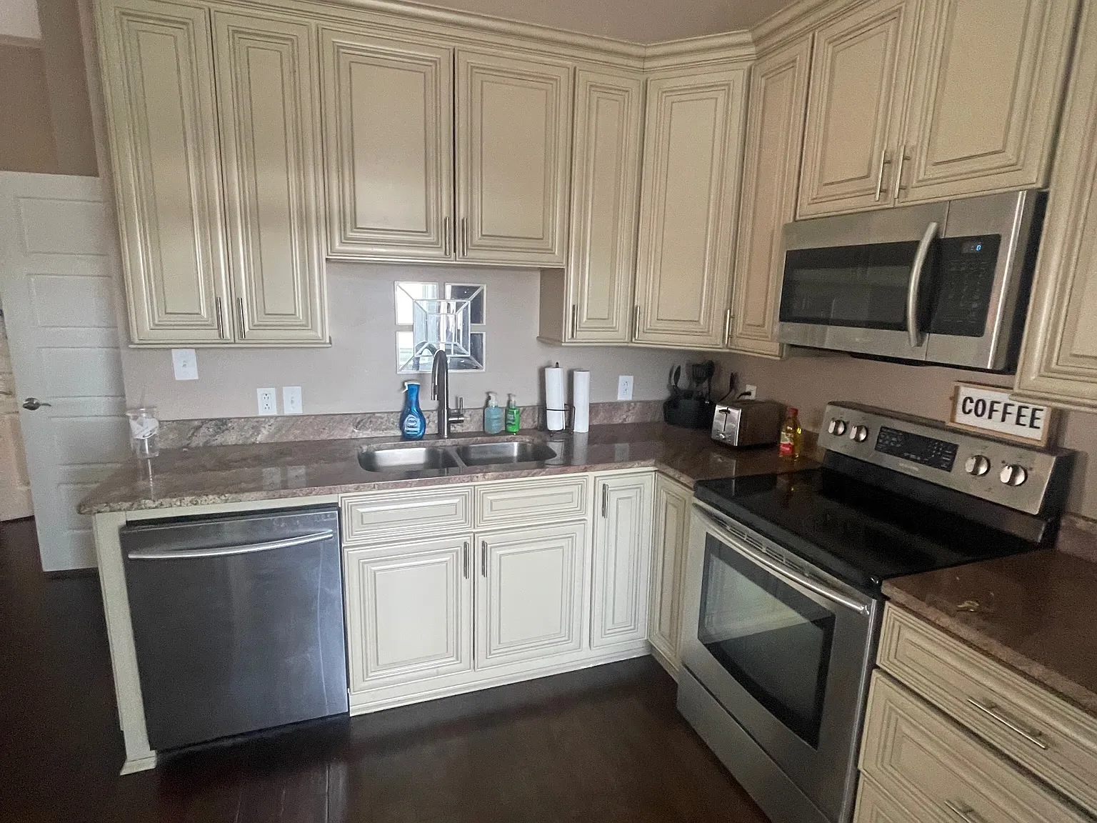 1 bed, 1100 sqft, $1,725 — Photo 4