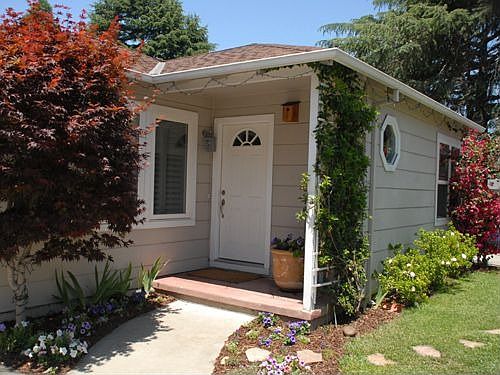 Strong curb appeal!