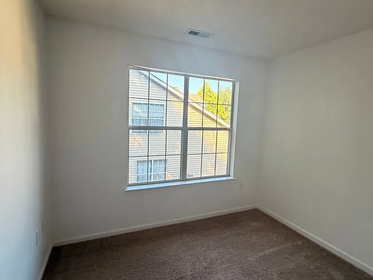 325 Town Pointe Way — Photo 22