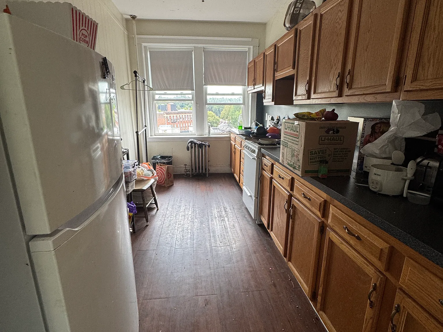3 bed, 9999 sqft, $2,275 — Photo 4