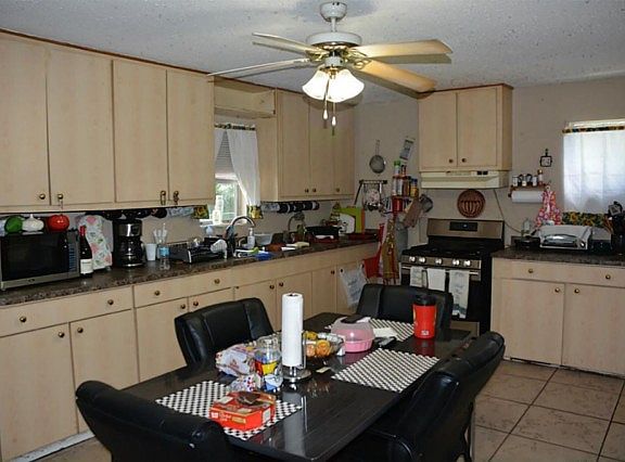 2nd image of 2919 Cochran St