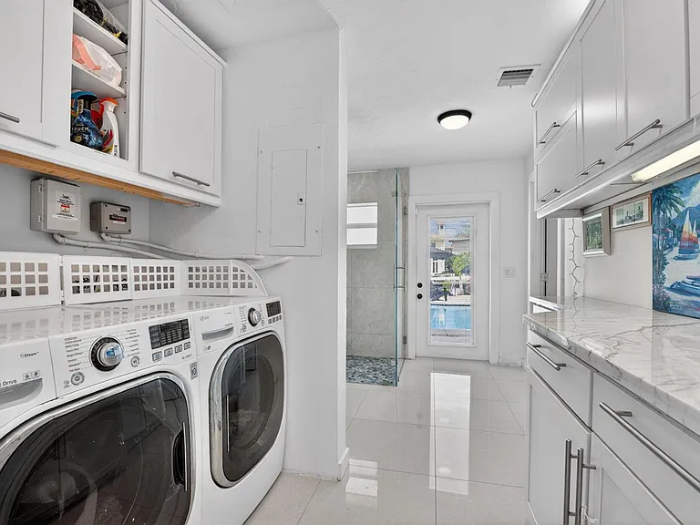 2375 SE 8th St — Photo 31