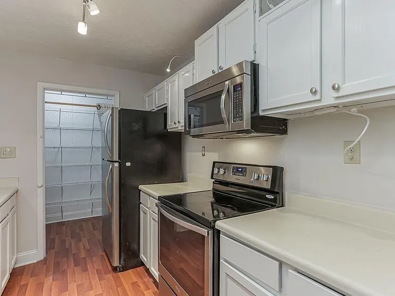115 Tuxworth Cir — Photo 6