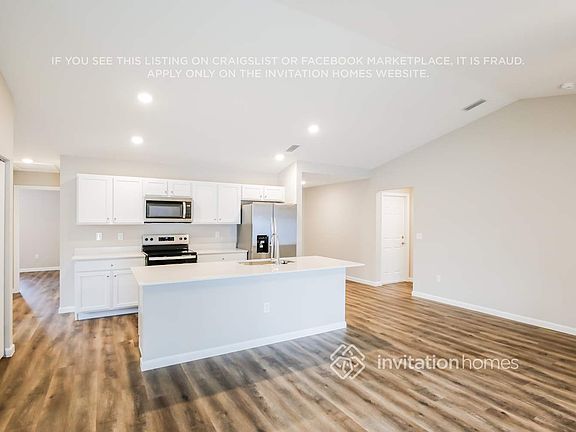 5th image of 1702 SW Airoso Blvd