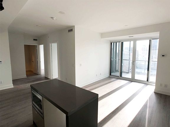 2nd image of 7 Grenville St #5211