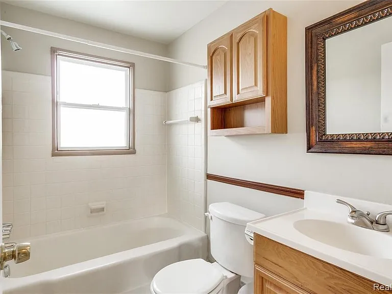 3388 Coolidge Hwy — Photo 14