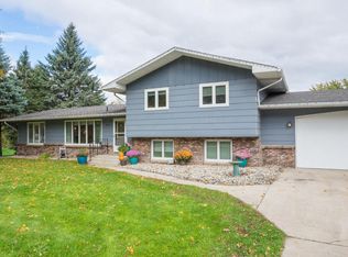 6615 Lake Dr, Grand Forks, ND 58201