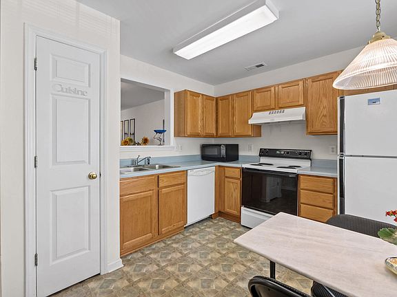 3rd image of 330 Standish Dr