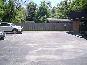 3rd image of 303 S Birchlane Dr