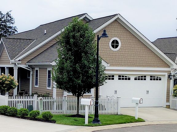 3rd image of 23 Bradford Place Dr