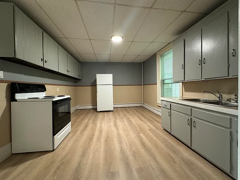 10 Rollins Rd — Photo 2