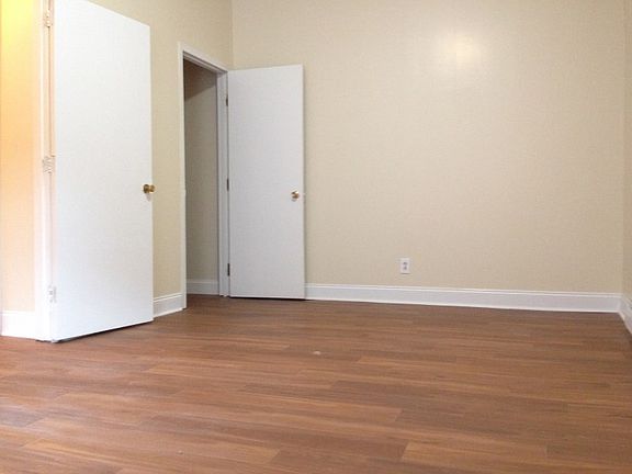4th image of 979 Clinton Ave APT 1C