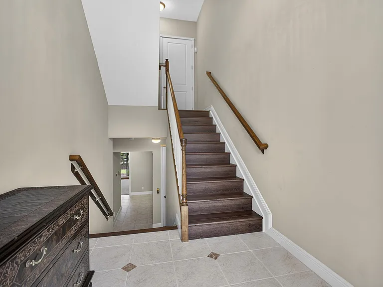 803 Del Sol Cir — Photo 4