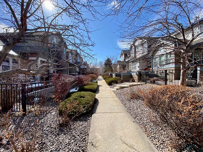 111 Rowena Pl — Photo 28