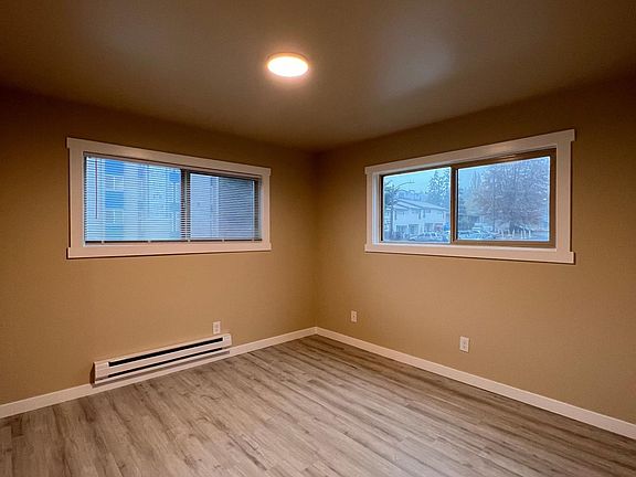 3rd image of 3043 NE 140th St APT 1
