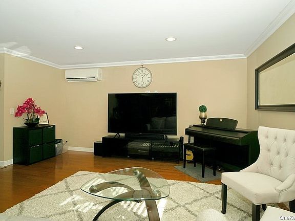 4th image of 14 Tiller Ln