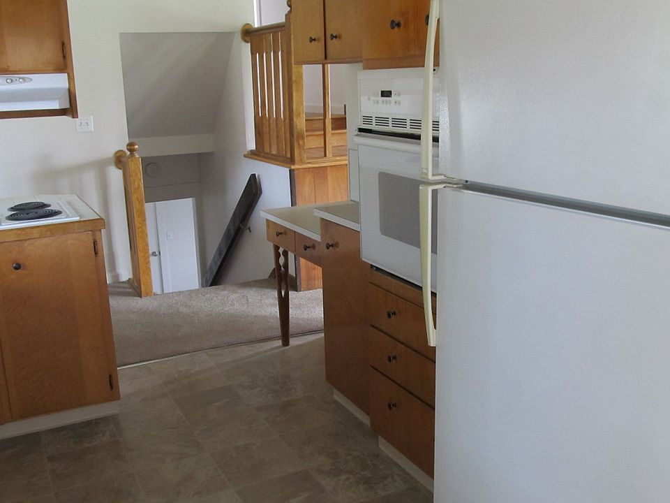2nd image of 865 NW Day Dr