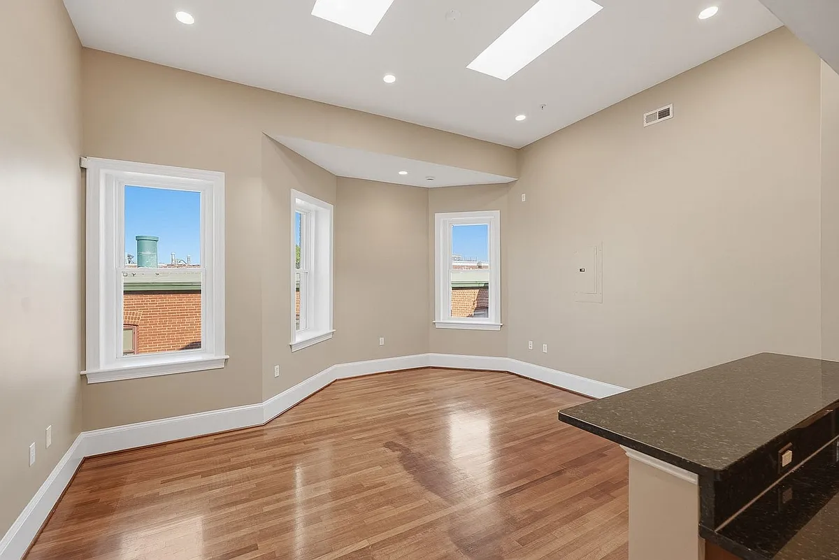Building Photo - 1324 Euclid St NW #407