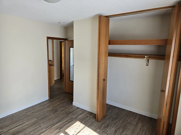 3930 Robinson St — Photo 12