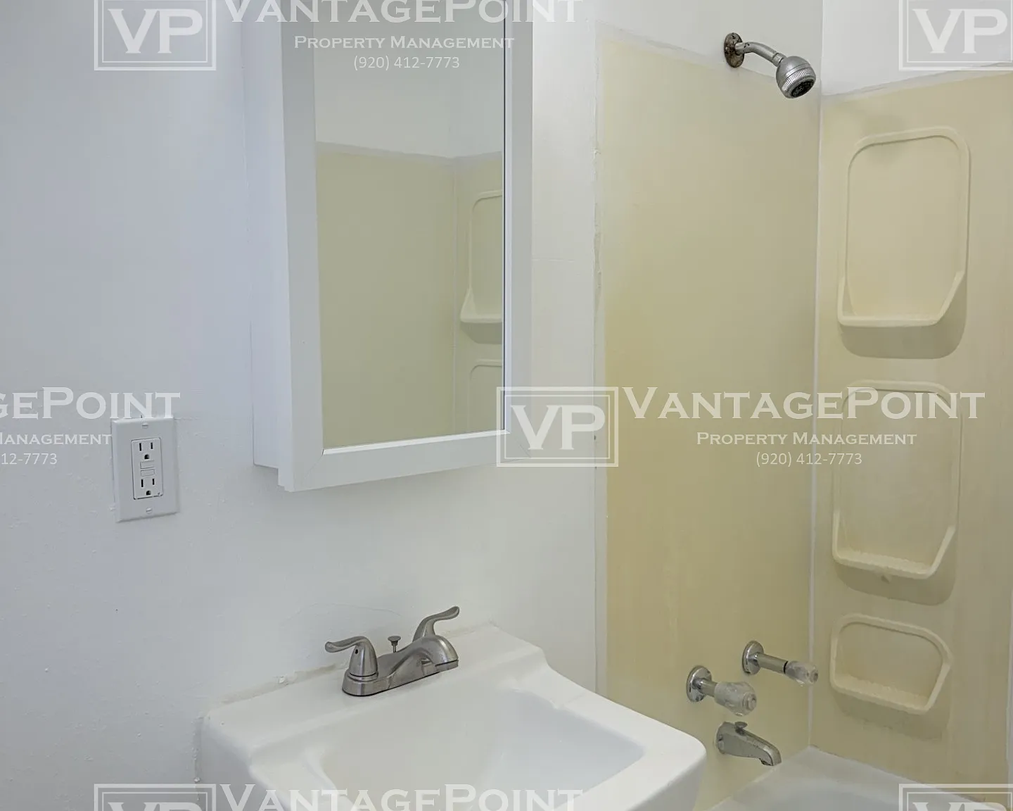 1546 Cass Street - A — Photo 2