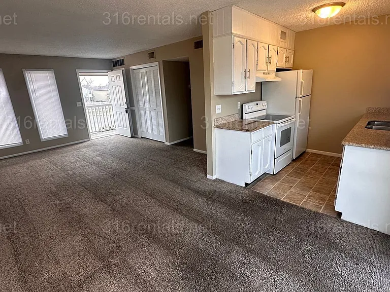6716 W Par Ln #4 — Photo 2
