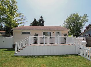 2401 W Cheyenne Rd, Waukegan, IL 60087