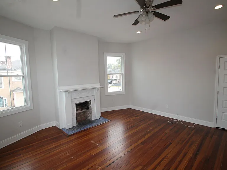 301 W 35th St — Photo 14