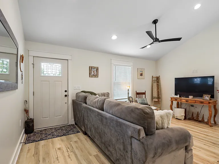 71 E Lafavre Ln — Photo 11