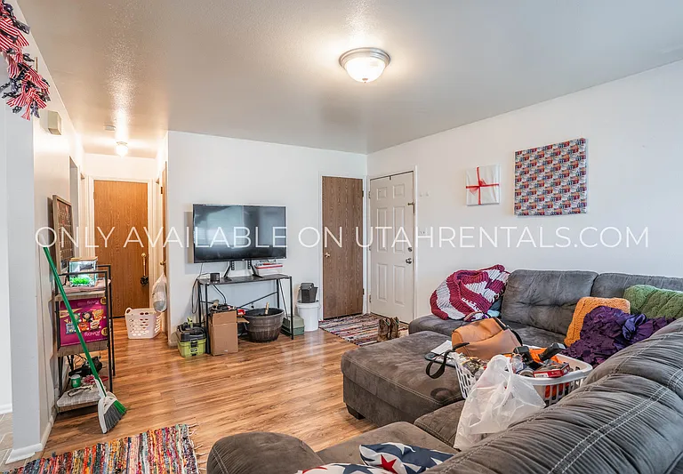 141 N Center St — Photo 4