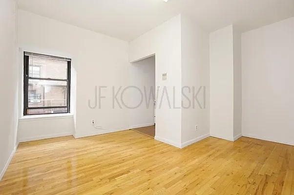 Rented by R New York | media 9