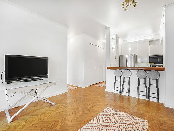 5th image of 530 E 76th St APT 12F