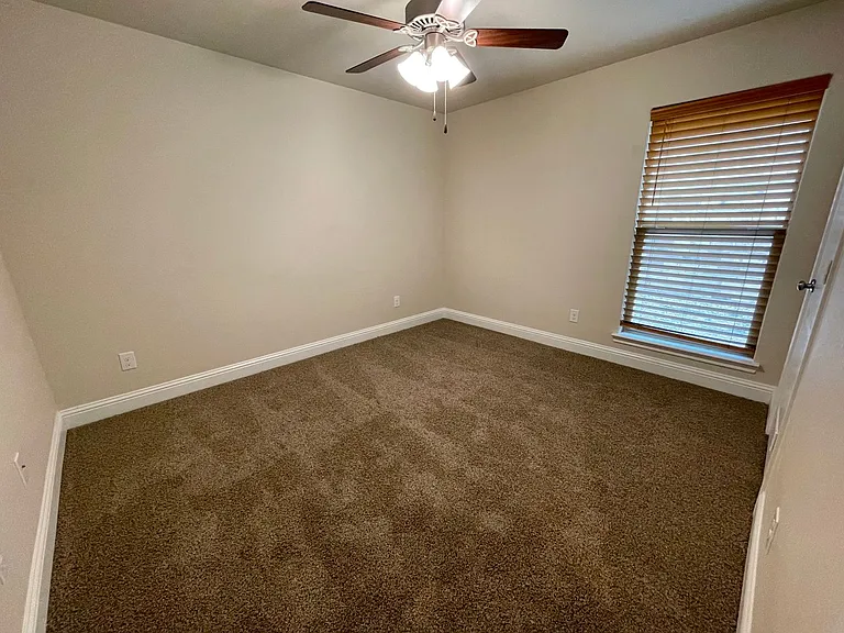 3719 Oakridge Ave — Photo 10