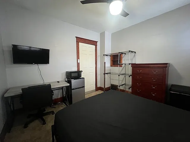 Bedroom - 1M - Main floor with private entrance