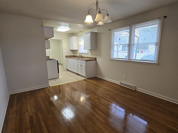 3rd image of 1505 N Halcun Dr