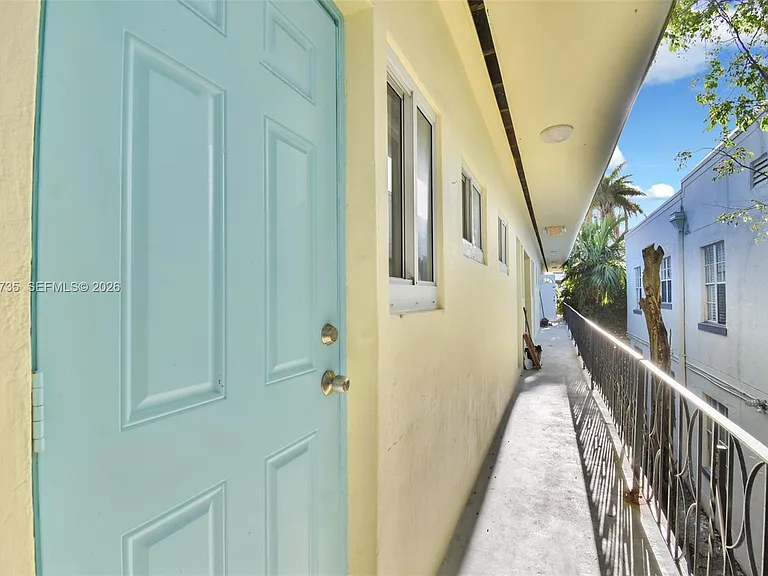 1135 Euclid Ave #202 — Photo 22