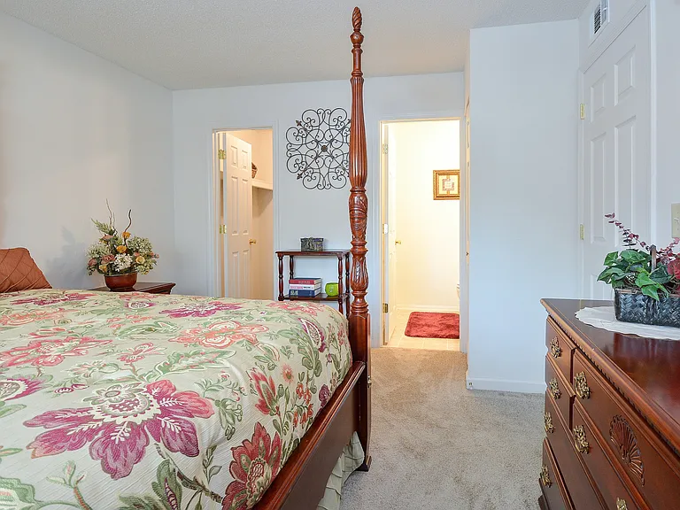 2 Bedroom Master Suite with Walk-in Closet