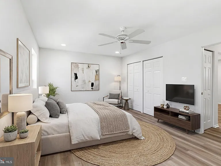102 N Duke Dr — Photo 16