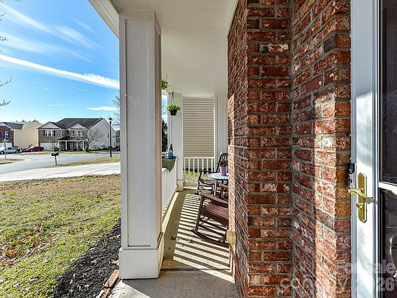 4th image of 2122 Durand Rd