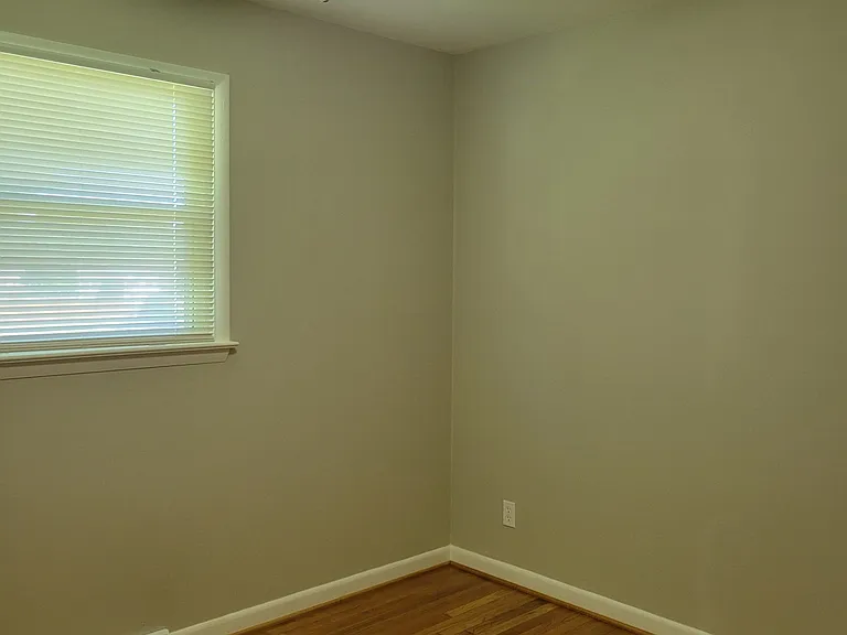 3128 Woodlawn Ave — Photo 6