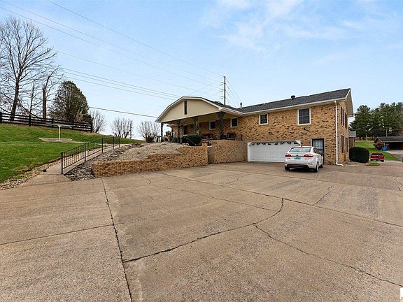 3rd image of 201 Adairland Ct