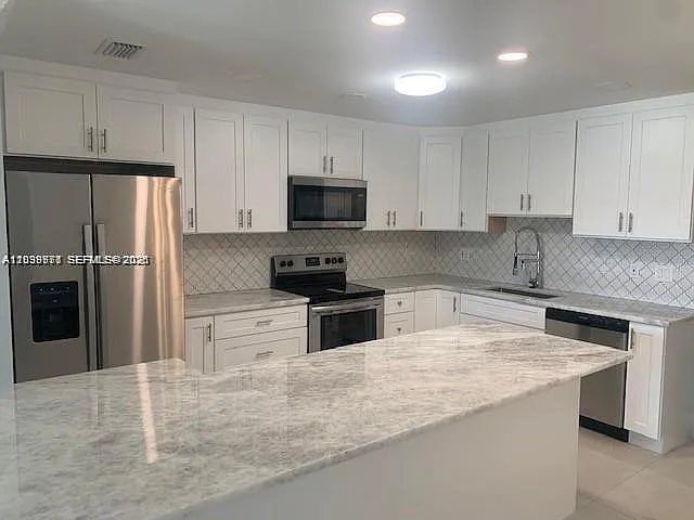 272 NW 79th Ave — Photo 2
