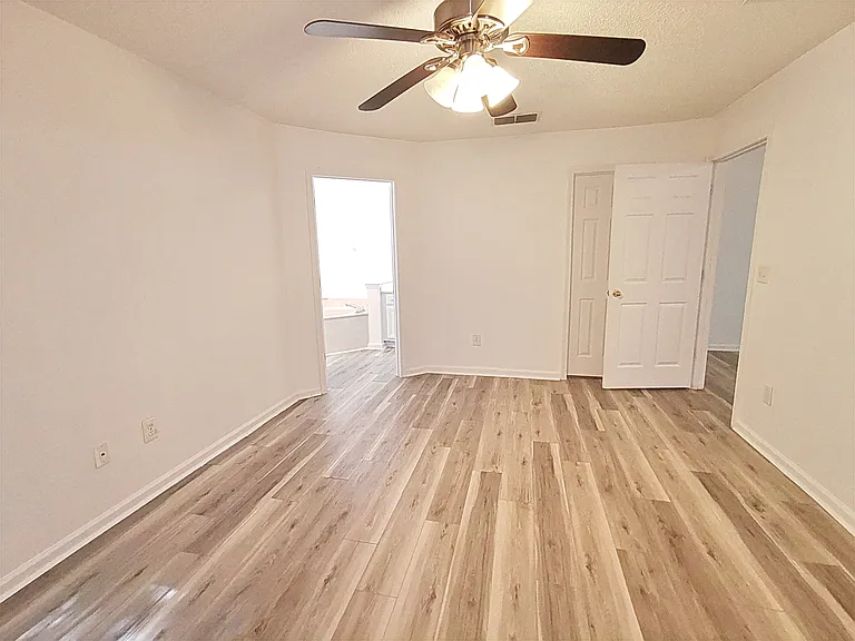 2107 E Willesdon Dr — Photo 12