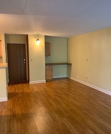 5th image of 5600 N Astor Ln #116